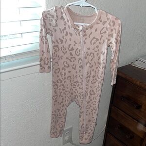 Kyte baby pink leopard zippered romper